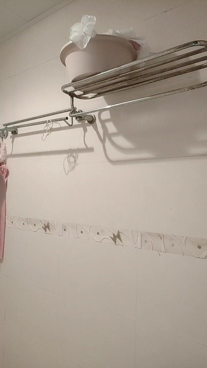 2022.7.12，【七七爱吃饭】，第一天下海播，湖南妹子，浴室挑逗，玲珑有致好身材