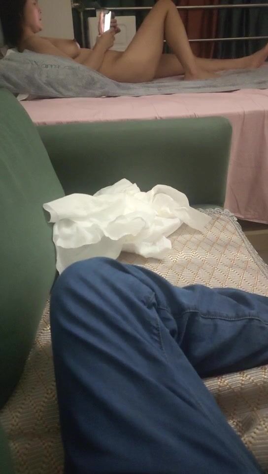 【無水印原版---新片速遞】2022.7.14，【老马寻欢】，28岁美女单独留下，主动邀请3P，大长腿美乳坚挺水多