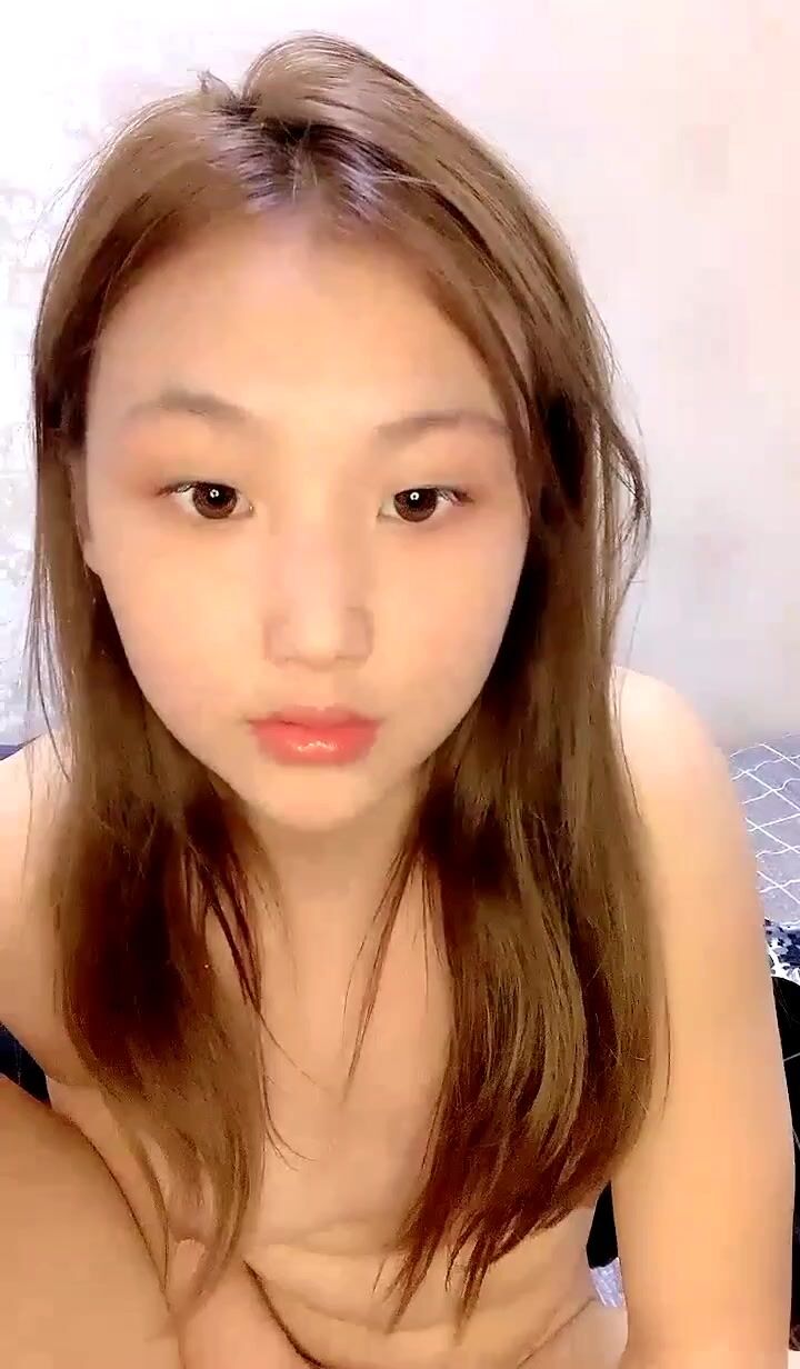 新人小情侣直播赚点小外块，先自慰再口交啪啪开始操逼