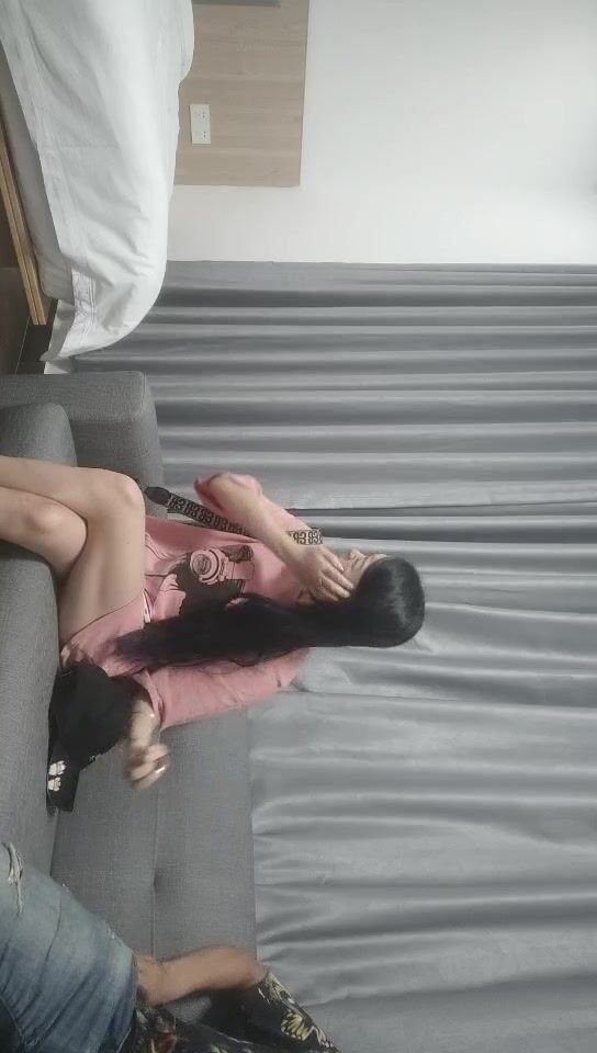 2022-7-14【老马寻花】酒店约操少妇，隔着衣服一顿摸，跪地吸屌活很棒，张开双腿爆插后入