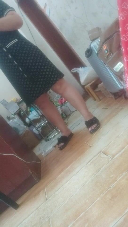 【無水印原版---新片速遞】2022.7.19，【内射楼凤】，你们欠真探花一张门票，有几分姿色小少妇，蜜穴遭大罪