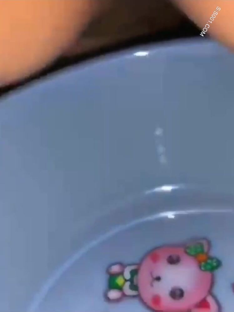 菊花调教 有点重口 不喜欢的请忽略 喜欢的慢慢看 有可乐 有大枣 当然还有尿尿 看看到底嘣了几个出来 哈哈