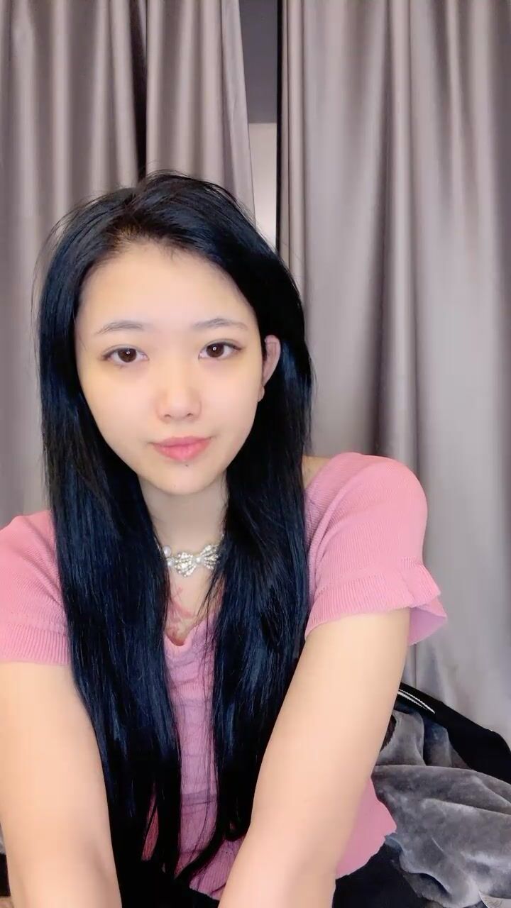 半糖诺宝无敌~超白，超粉，超赞的身材 完美露脸露奶骚舞激情诱惑，陪狼友们聊骚