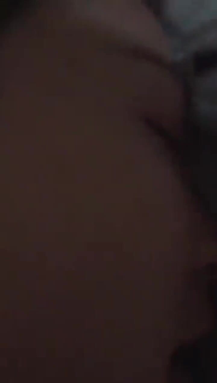 美女老师在家偷情 讨厌 你有没有跟哪个孩子啪啪过 没有 我上来 你把衣服脱了 不脱 早脱啊这么漂亮的大奶子全程四川话