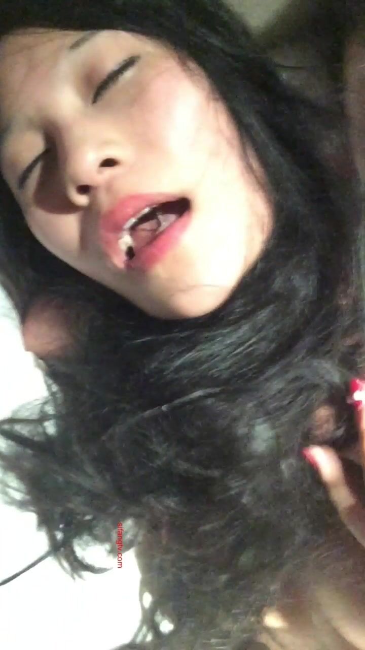 爱情的甜蜜就在于做爱升华，和嫖娼的感觉完全不一样，呼吸急促都好好听的女友声