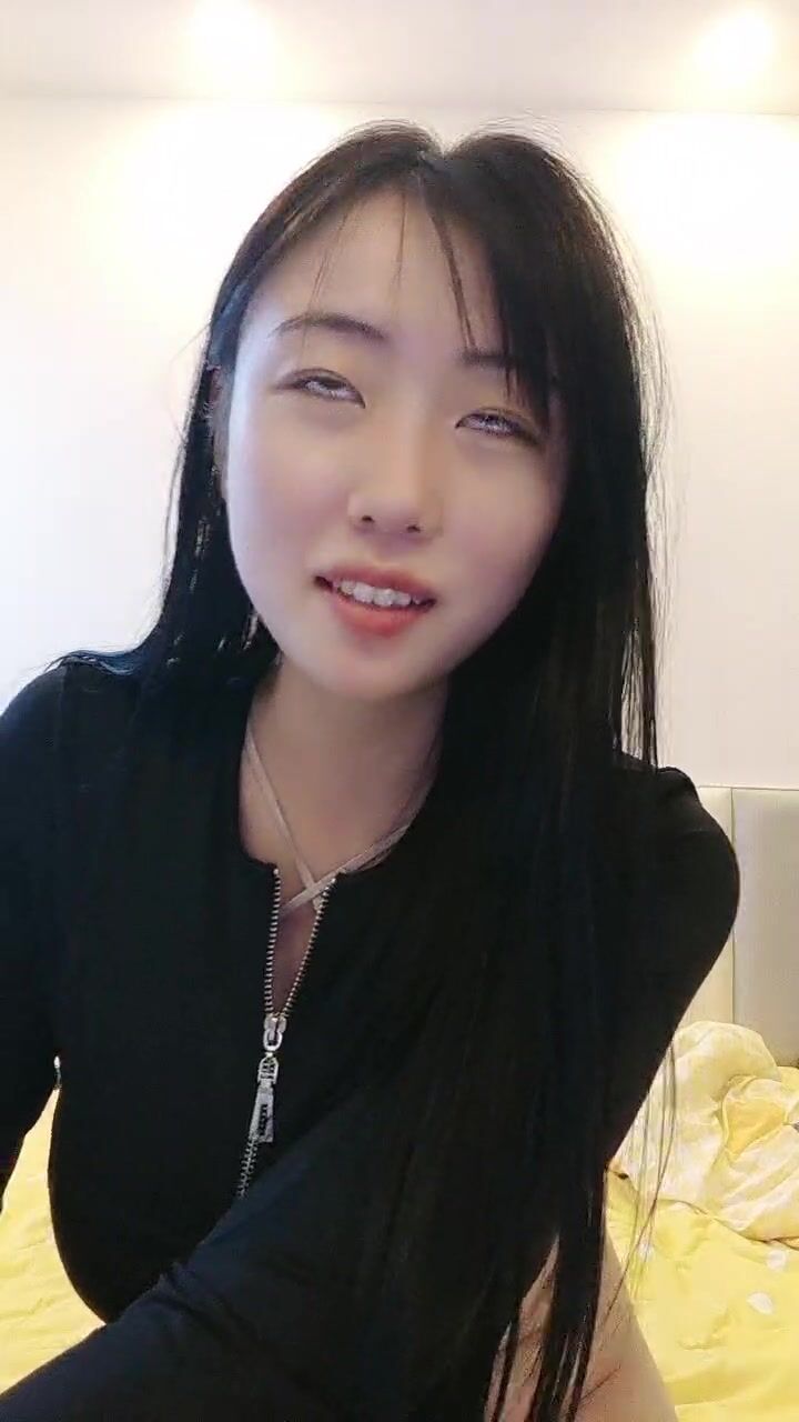 绝对极品！G奶美乳女神下海！粉嫩大乳晕超柔软，揉捏巨乳抖动，掰开粉穴特写手指扣弄