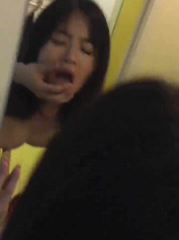 小情侣在卫生间自拍啪啪 想不想鸡吧 想 漂亮女友身材真心不错 大奶子 操的骚叫不停 最后口爆