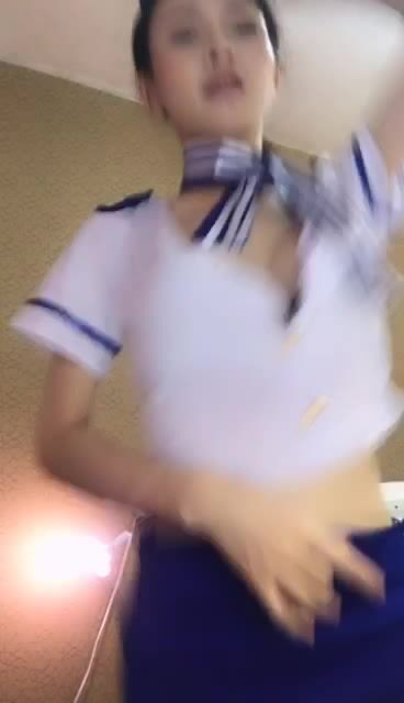 极品清纯嫩模小水儿~漂亮大白奶子勾人魂 发骚发浪中指扣逼自慰，插出白浆，舌头舔弄假屌~浪叫呻吟迷人