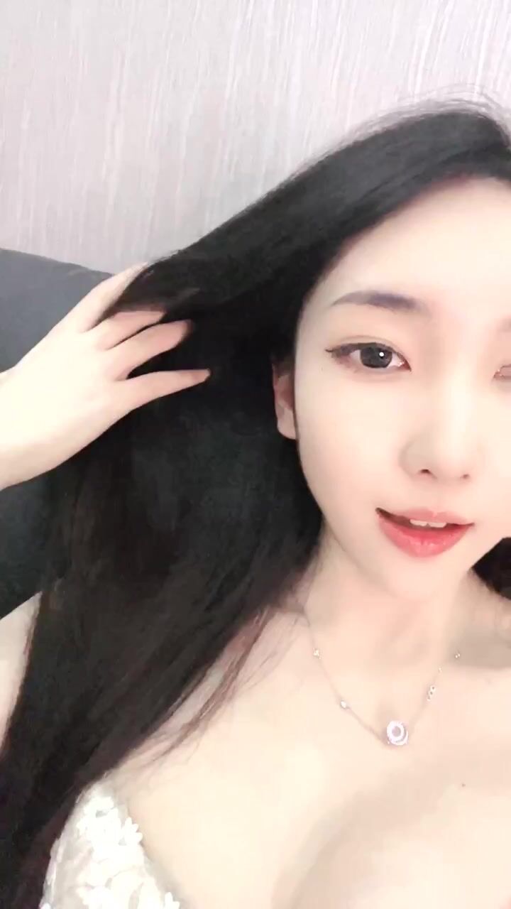 深圳葵宝~白皙水灵灵完美身材 隐隐约约露点诱惑，粉嫩美穴，大白奶子非常诱人