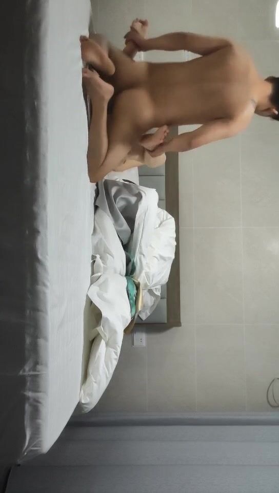 【無水印原版---新片速遞】2022.8.11，【胖子传媒工作室】175CM高挑良家，无套内射，这大长腿被踢也爽