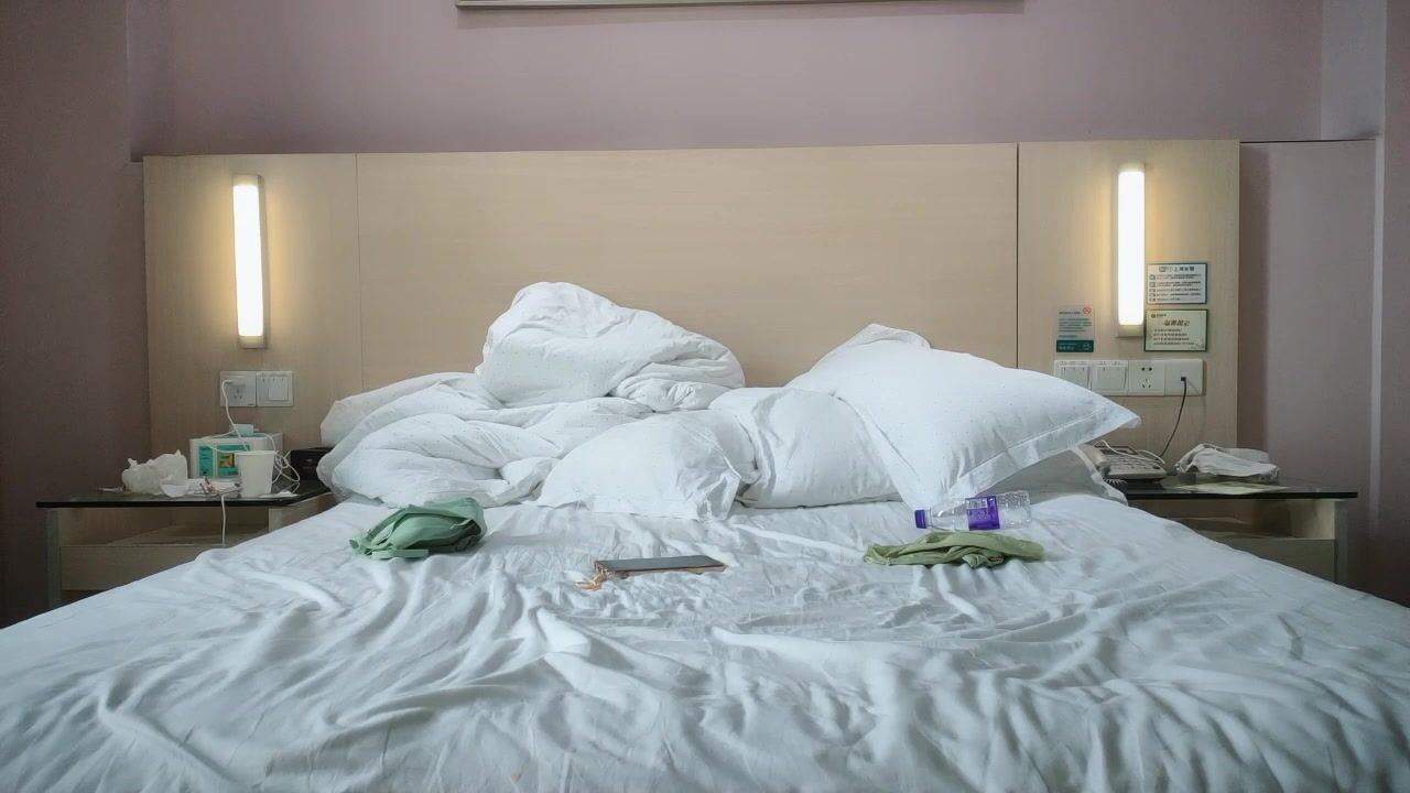 【無水印原版---新片速遞】2022.8.6，【持久哥探花】，中午约21岁大学生，清纯可爱，上下皆粉嫩，阳光做爱