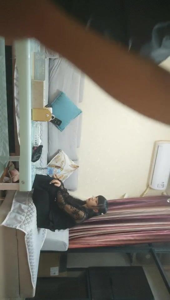 2022-8-25【换妻传媒】约巨乳夫妻4P交换，玩成人游戏调情，扶着肥臀后入，两个奶子操的直晃动