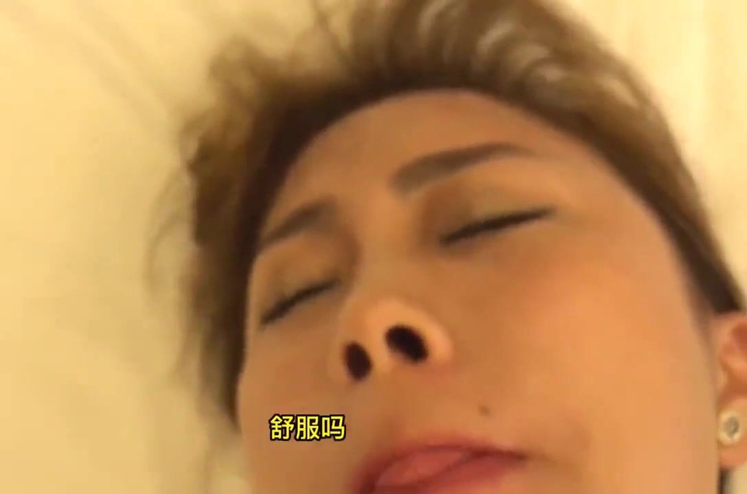 韵味良家少妇偷情 好想被你操 出水了 好湿啊 好大 很敏感 一摸就出水 这骚表情太诱惑 很有味道的少妇