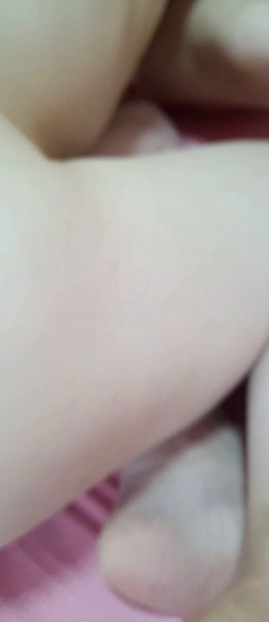 长沙夫妻约单男 洗干净在卧室尽情伺候胸毛男，被后入艹飞了！