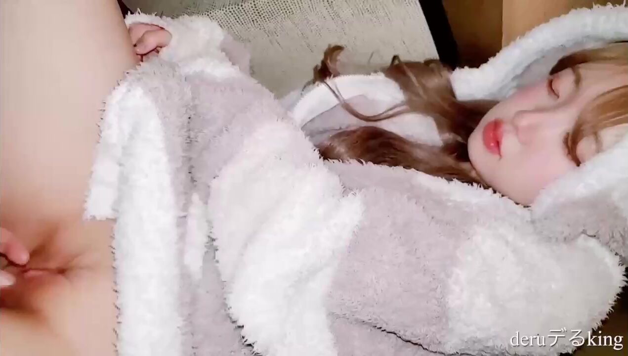 超高质量FC2PPV系列流出！【无敌清纯粉嫩18岁的可爱美眉】皮肤白嫩得过分啦！摘下口罩很惊喜