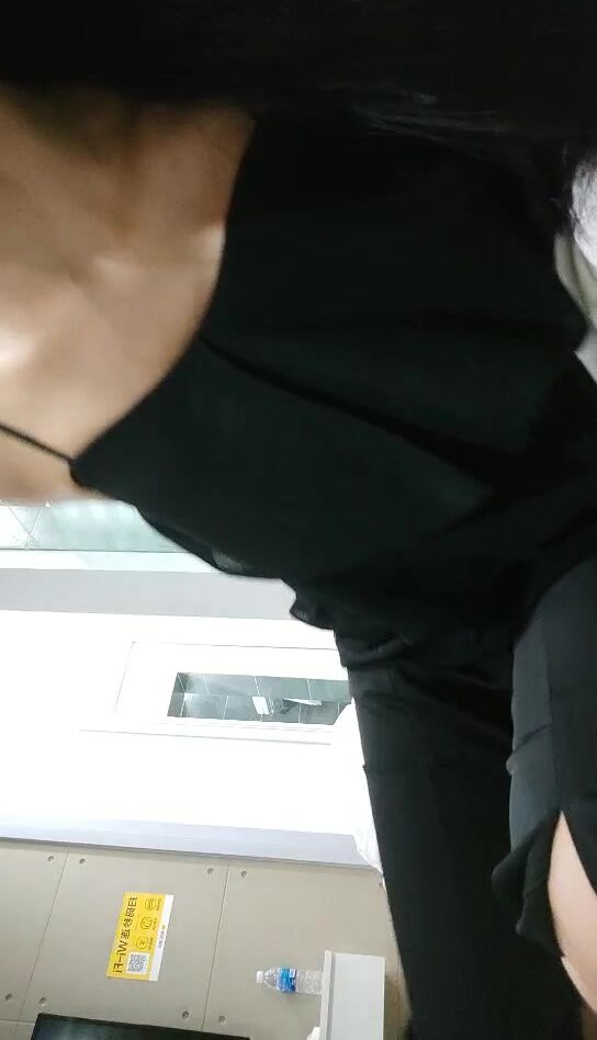 2022-9-12【换妻传媒】约对夫妻4P交换，玩游戏调调情，开操卡掉回酒店补偿，猛操肉丝大肥臀2