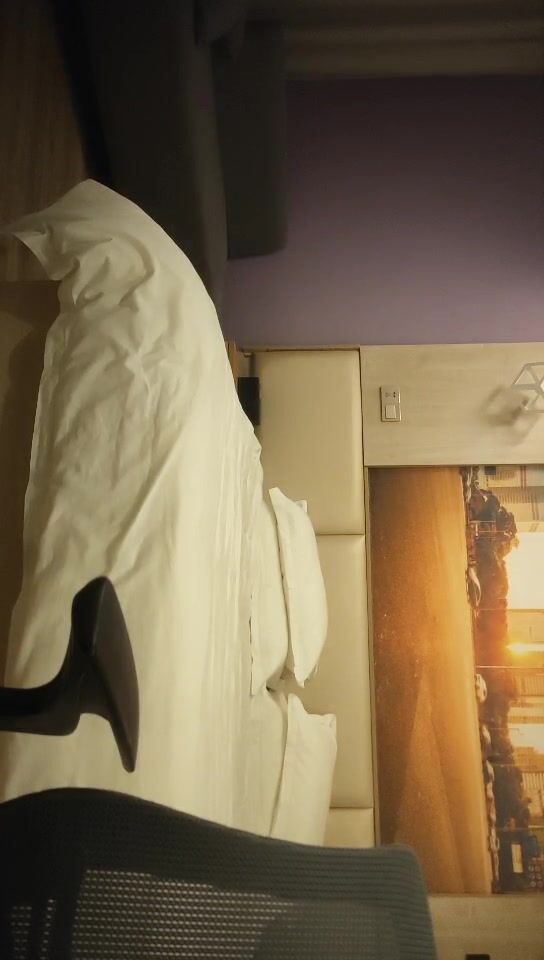 2022.9.17，【大屌生无可恋】，清纯校园风，外围女神，刚拔完罐，身姿曼妙温柔可人