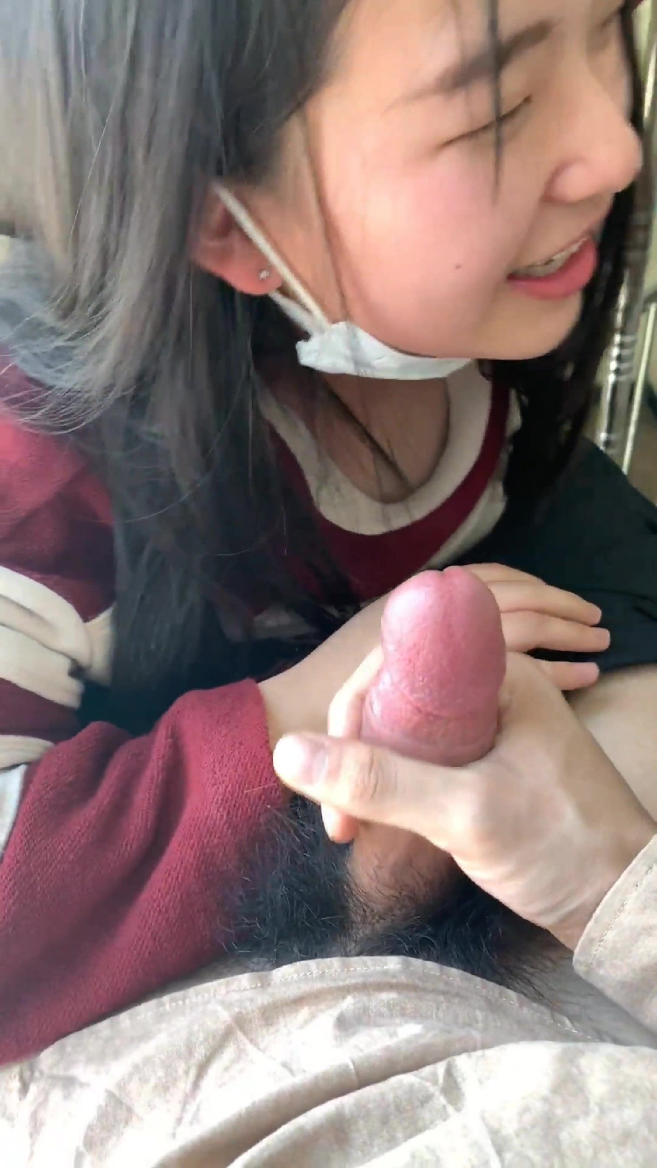 短小精悍 校园小情侣楼梯间啪啪口爆颜射自拍