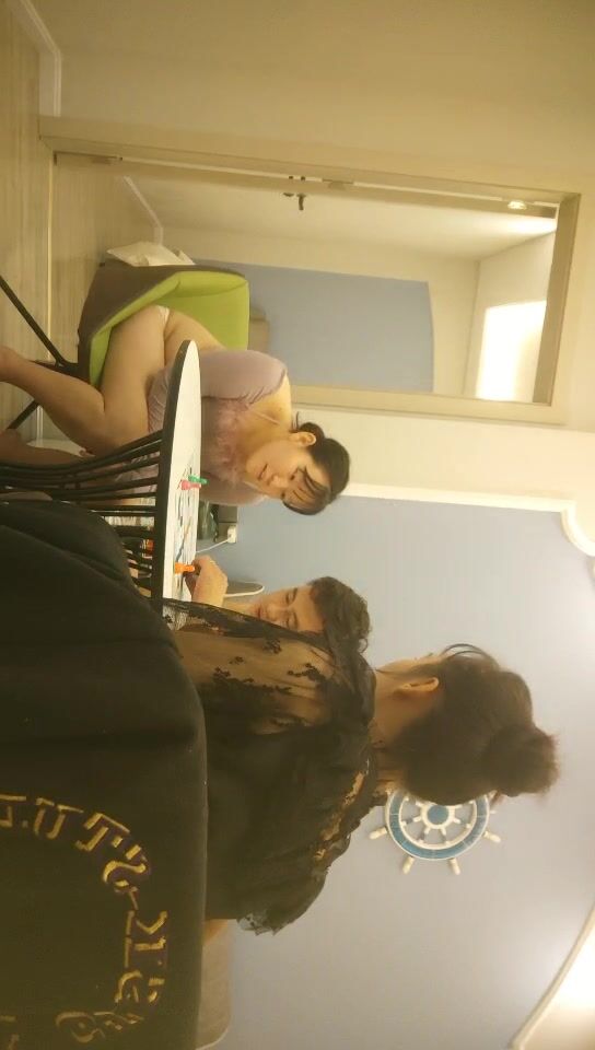 2022.10.1，【换妻游戏呀】，迎国庆，夫妻交换新作，良家夫妻情色游戏，制服诱惑，乳浪翻滚淫声