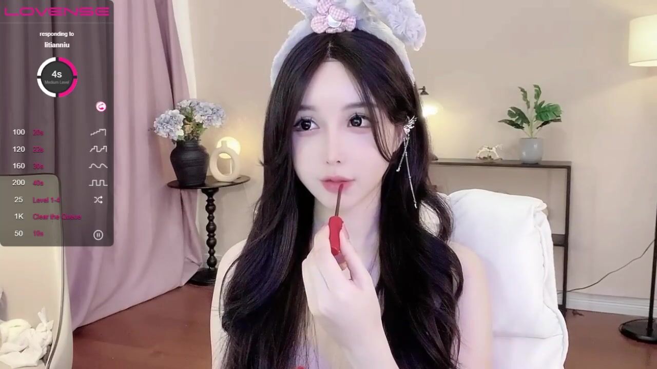 气质大眼镜空灵女神，说话声音超嗲嗲的大白屁股，白虎跳蛋珍珠内裤刚刚挡住阴缝