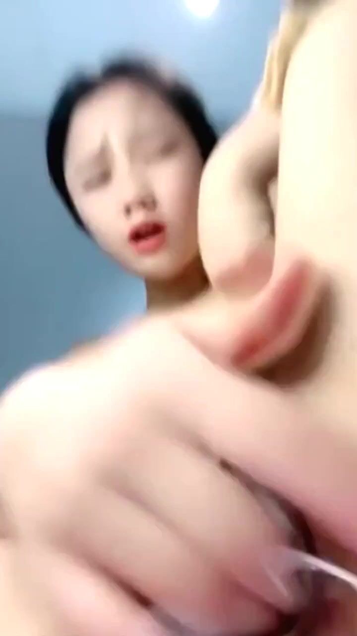 漂亮黑丝美眉紫薇 这是打开了水帘洞吗 水真的真的多 白浆骚水狂喷 奶子狂抖 能一直喷个不停