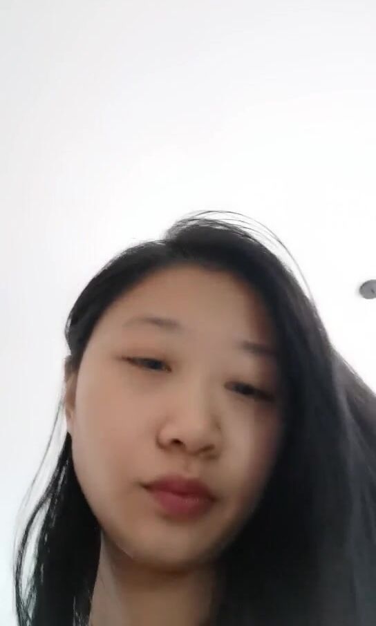 新人！19岁美胸大学生 【眼里有星辰】收费房~脱衣露出白皙大奶~洗澡摸摸这