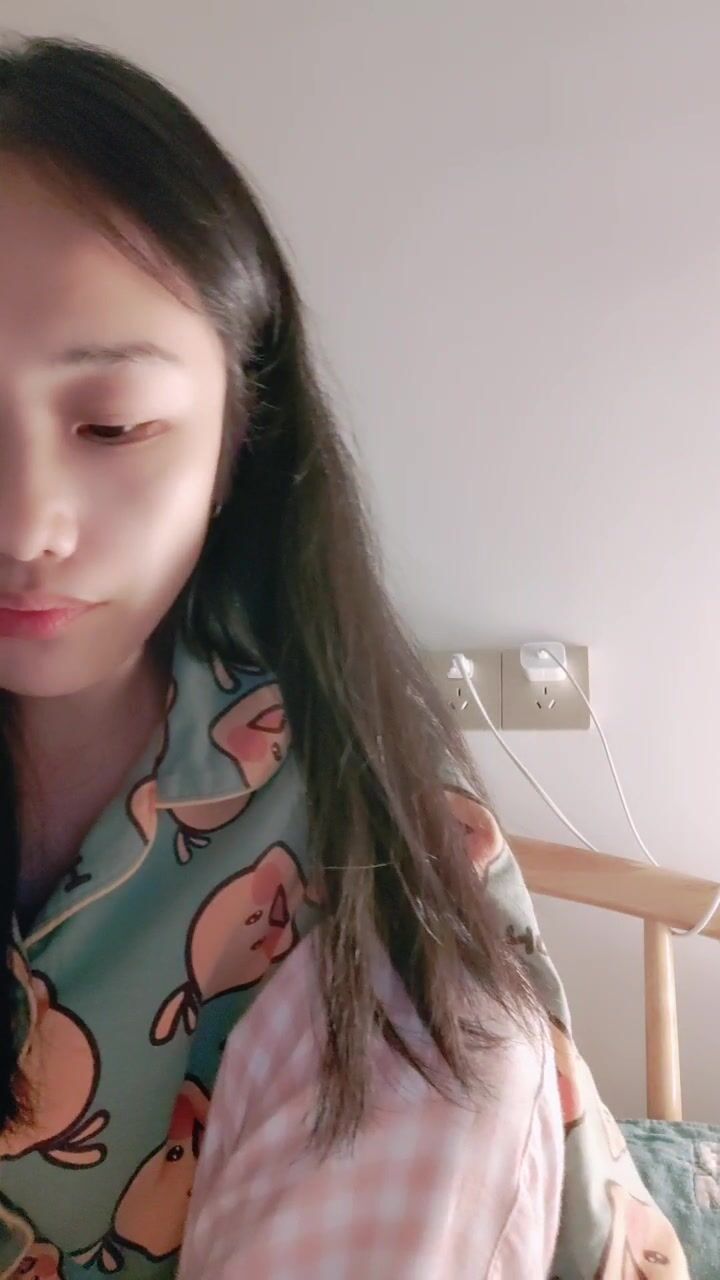 七彩主播【冷清秋9】 极品身材，诱人挺拔双奶，粉嫩多毛淫穴~骚弄舞姿