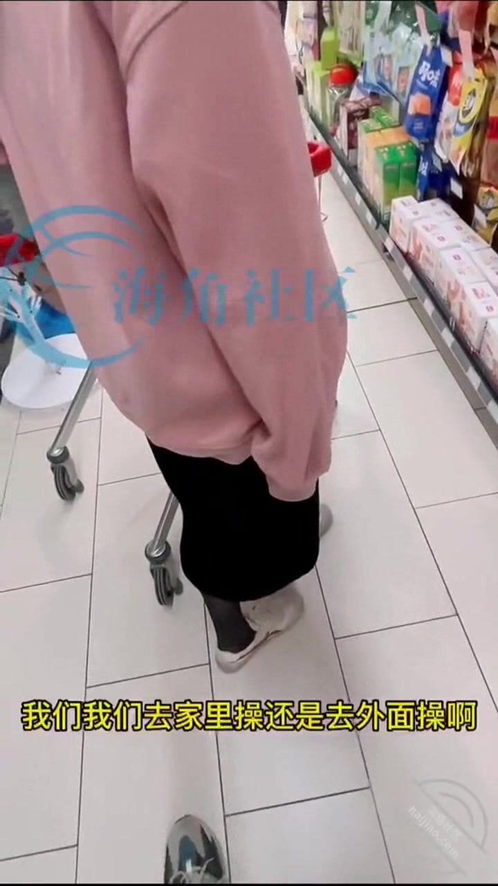 海角大神『强奸少妇邻居』热销新作 美女少妇邻居无线跳蛋逛商场 化身AV性感女仆与我疯狂做爱 怒操颜