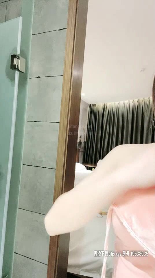 性感的厚嘴唇，鹅蛋脸颜值最能打的小姐姐 还有一对美乳 完美的身材 极品中的尤物 白皙又丰满的身材 叫床很棒