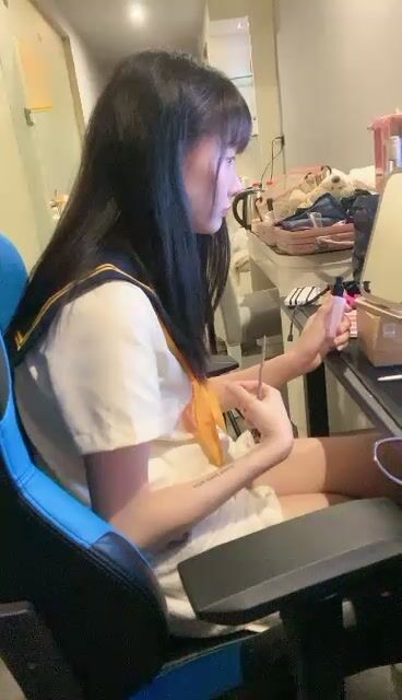 纯欲系天花板美少女！脱掉内裤无毛骚穴！掰开小穴超紧致