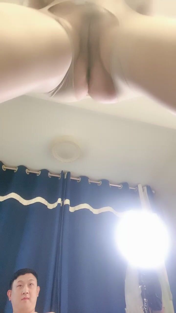 人妻少妇露脸丝袜情趣诱惑跟大哥激情啪啪性爱直播大秀，69口交大鸡巴舔逼诱惑，让大哥草了骚穴干菊花射里面