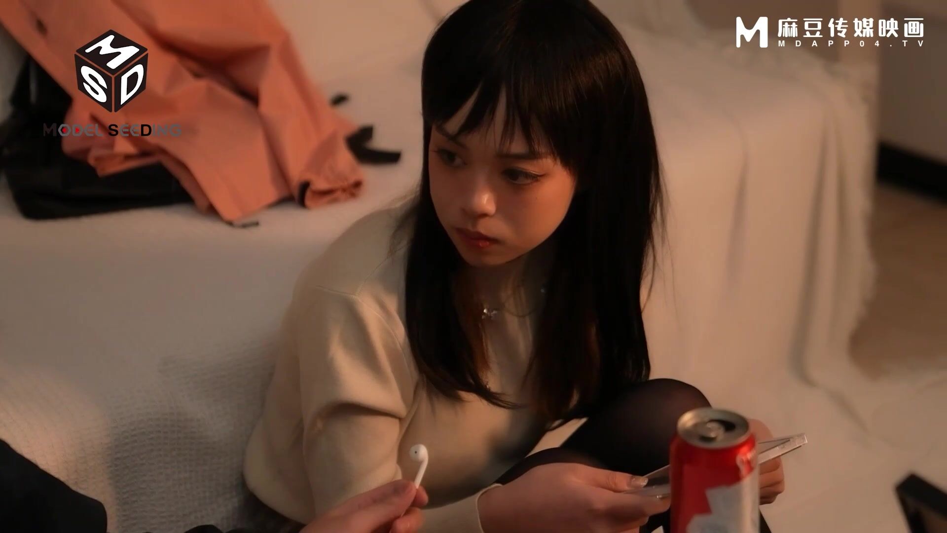 麻豆传媒女神乱爱系列MSD116《黑丝房客纯爱艳遇》旅途中的悸动惊喜 乱爱高潮 高清