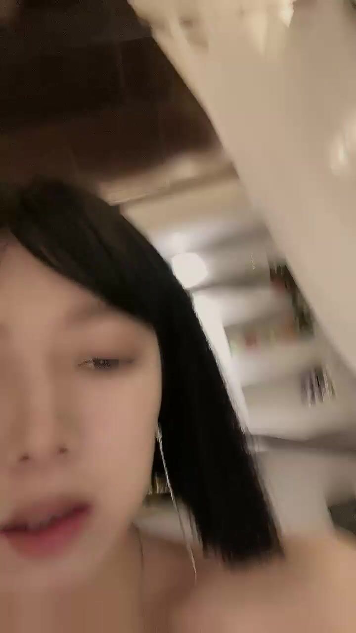 上播就人气爆炸的甜美骚货-奶球 2.26凌晨两点