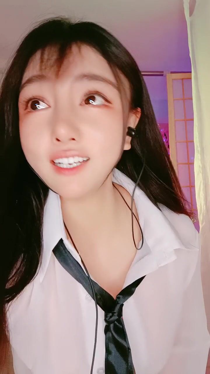 风情万种的丰满肉肉的美少妇热舞舞动起来，职业白衬衣黑丝一步裙，大屁股想入菲菲