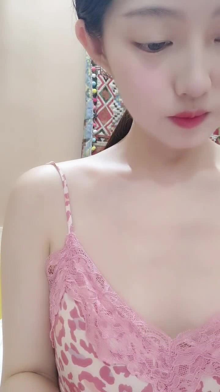 想要爸爸抱- - 长得贼好看，逼型很漂亮，肉棒狂插乱轰，淫叫声太好听啦