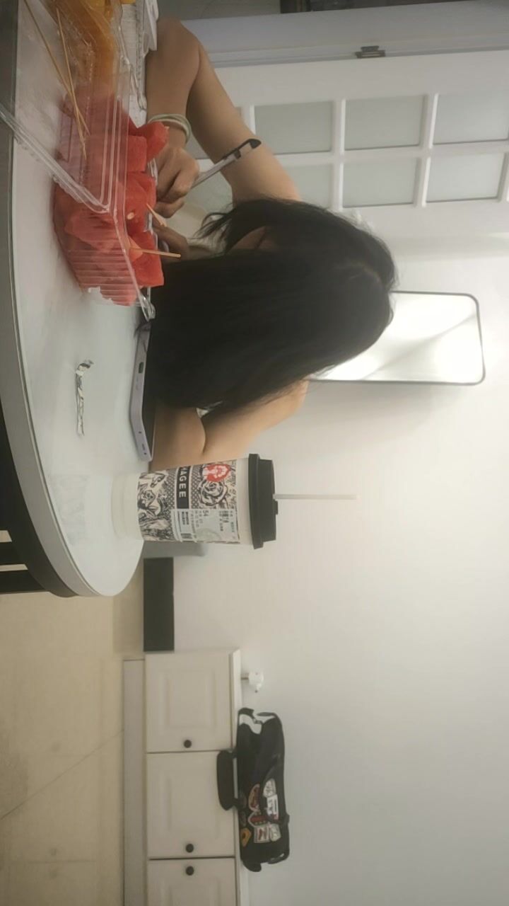 2023.4.13，【我想结婚了】，原胖子传媒工作室，良家学生妹，颜值高，被胖子操了一床血，精彩刺激