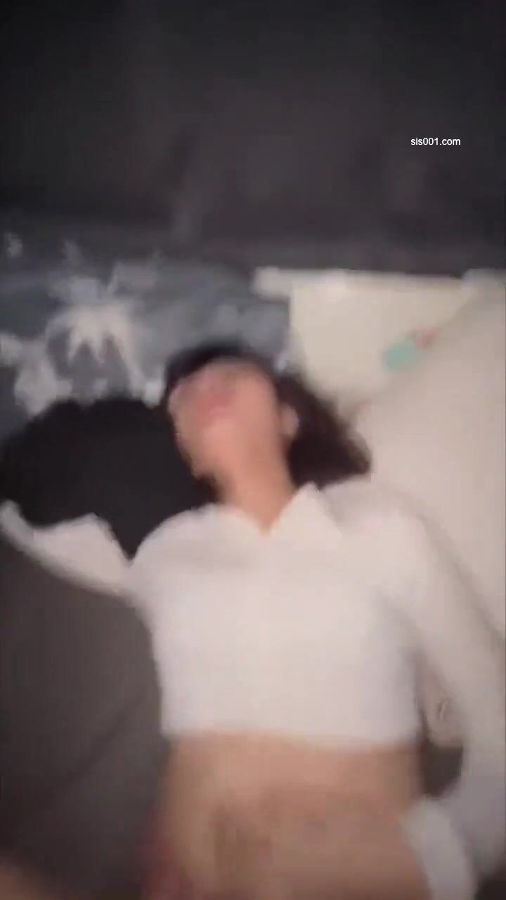 漂亮美眉 手拿开 看镜头 我是你的 屁眼塞着尾巴 被怼的骚叫不停