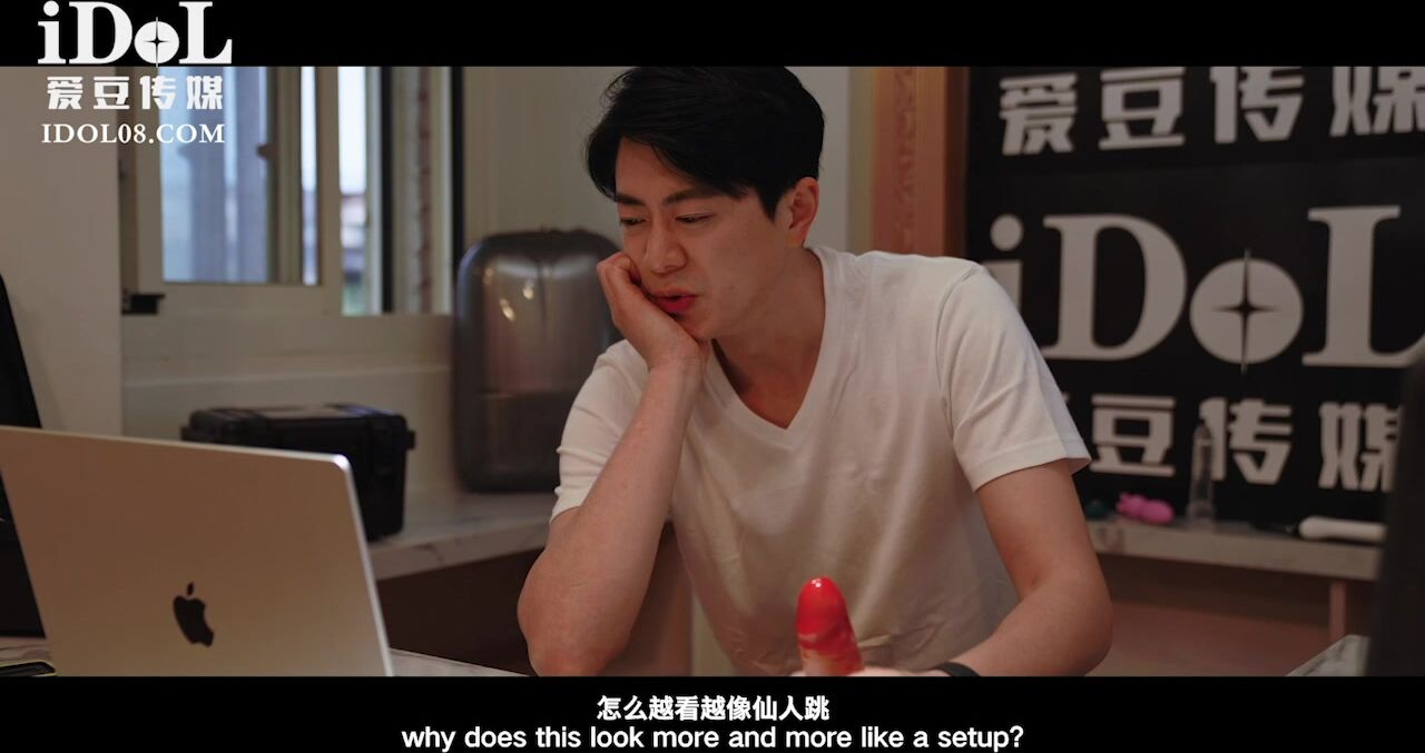 爱豆传媒 ID-5288《闺蜜》百万网红惨遭闺蜜陷害人设崩塌