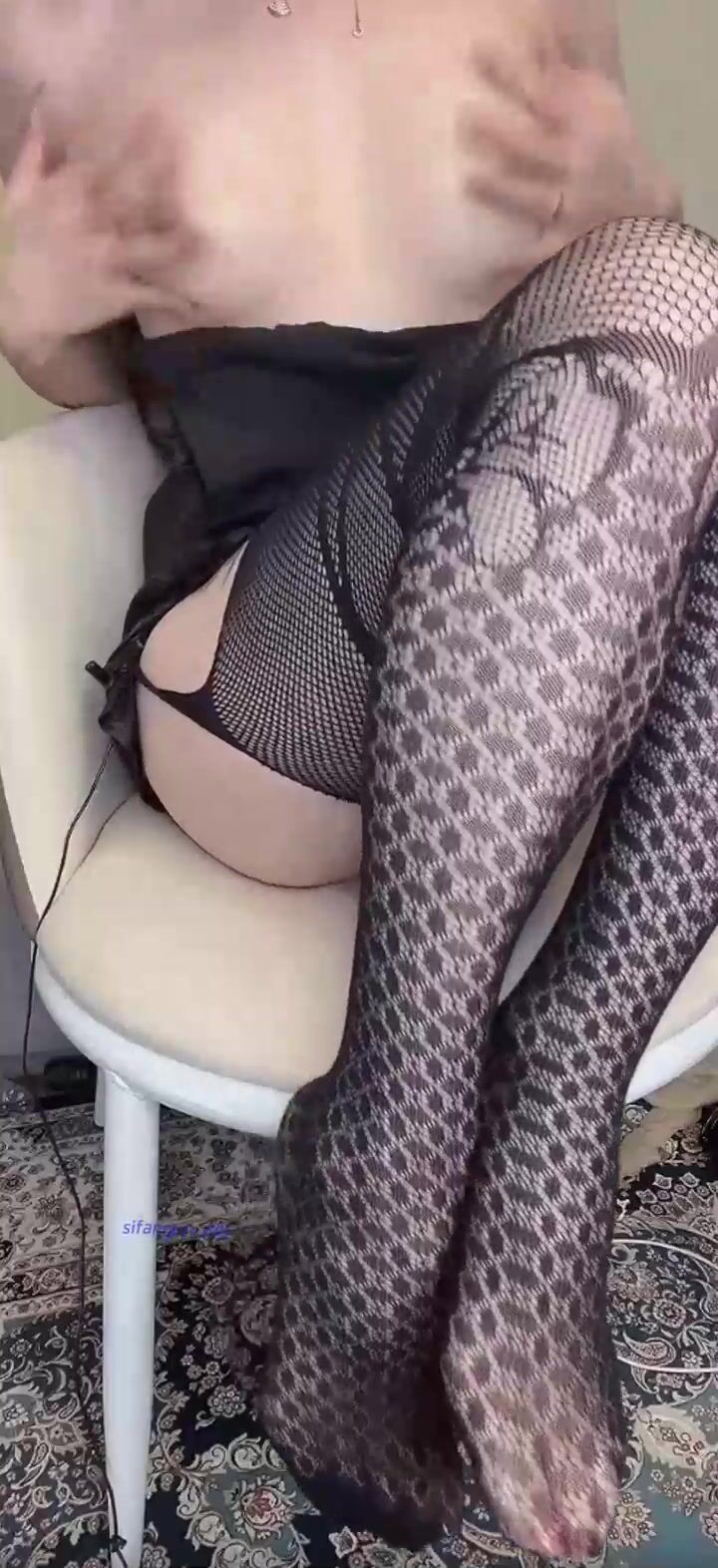 丝足美腿专业户易直播漂亮御姐女神-软软，首次超大尺度露逼露大奶子-V1