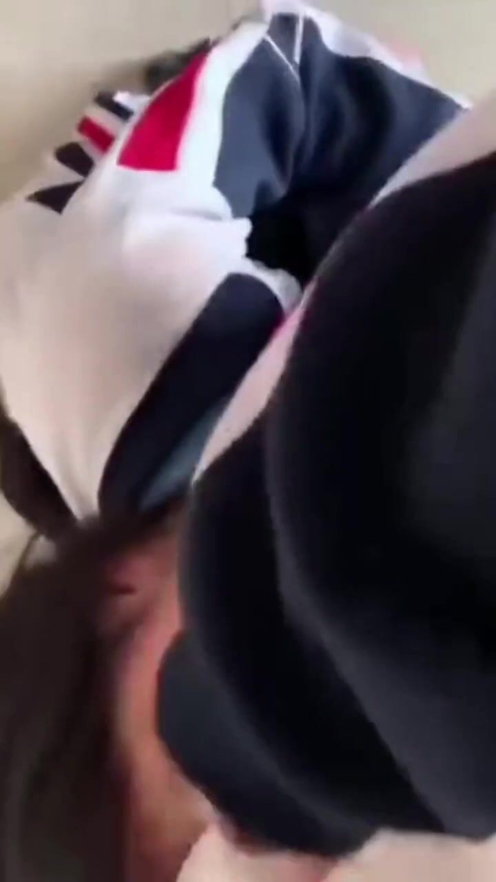 校服学生妹吃鸡 我害怕 你这样对着我 张嘴 美眉看着清纯口爆精液吃的一滴不剩