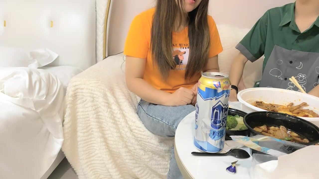 2023-5-18【瘦猴先生探花】约操丰满良家妹子，扭扭捏捏还不愿意，操起了叫的骚，大肥臀撞击抖动