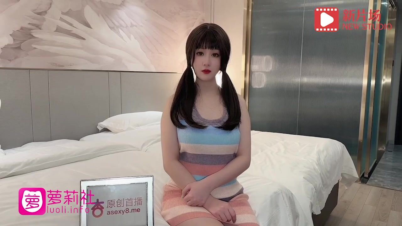 超可爱电竞陪玩 · 师师 ·   在金钱下沉沦，这贴着身洗澡，滑溜溜的酮体感觉一下就来了，白皮肤被中出