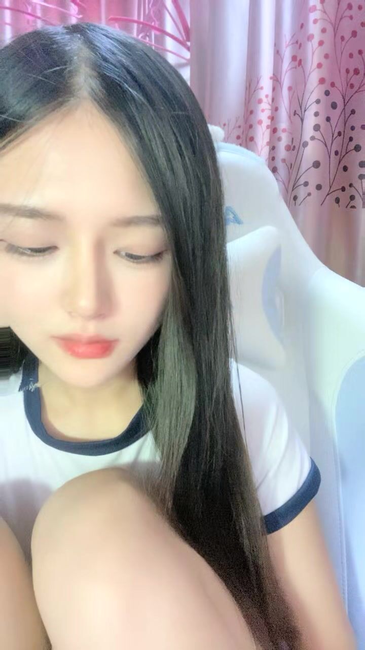 极品尤物网红女神！顶级颜值身材！细腰美乳无毛肥穴，跳蛋塞入自慰