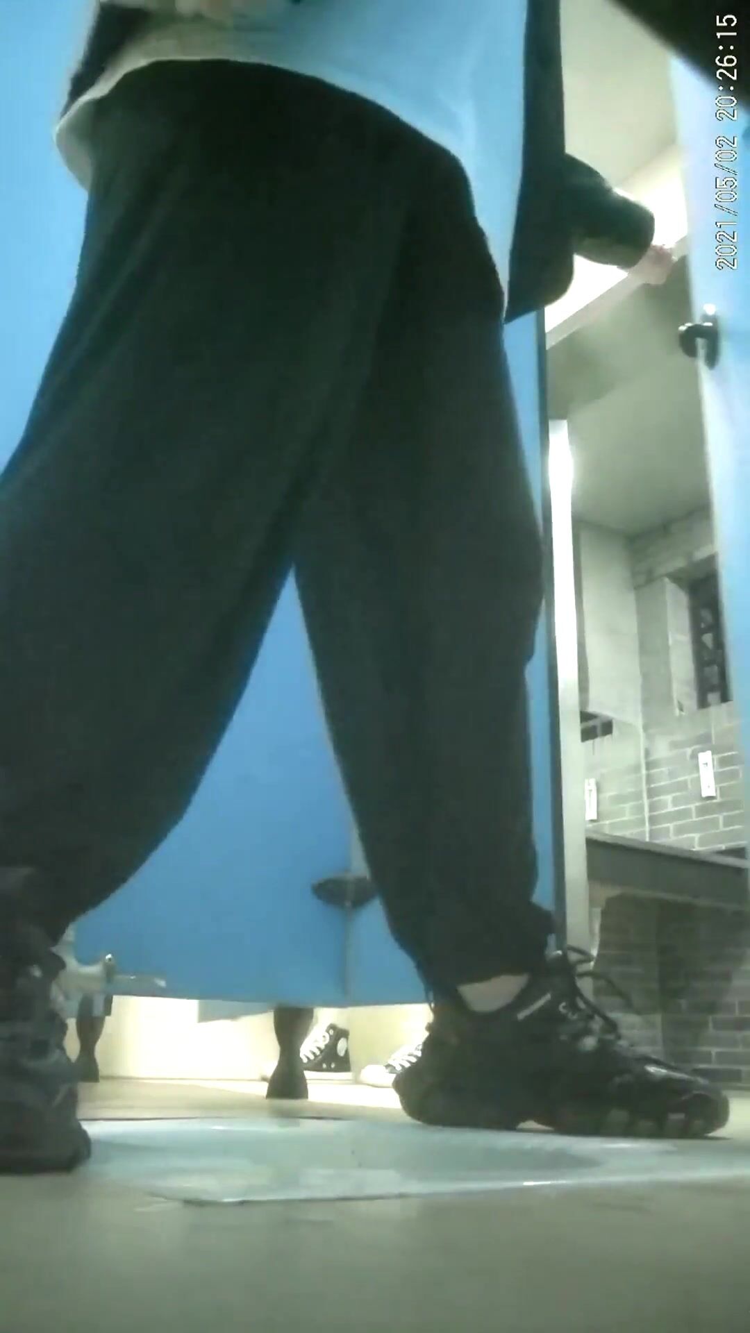 最新精选前镜偷窥清纯美眉嘘嘘 没想到已经怀孕几个月 不擦逼逼甩甩大屁屁 高清原档