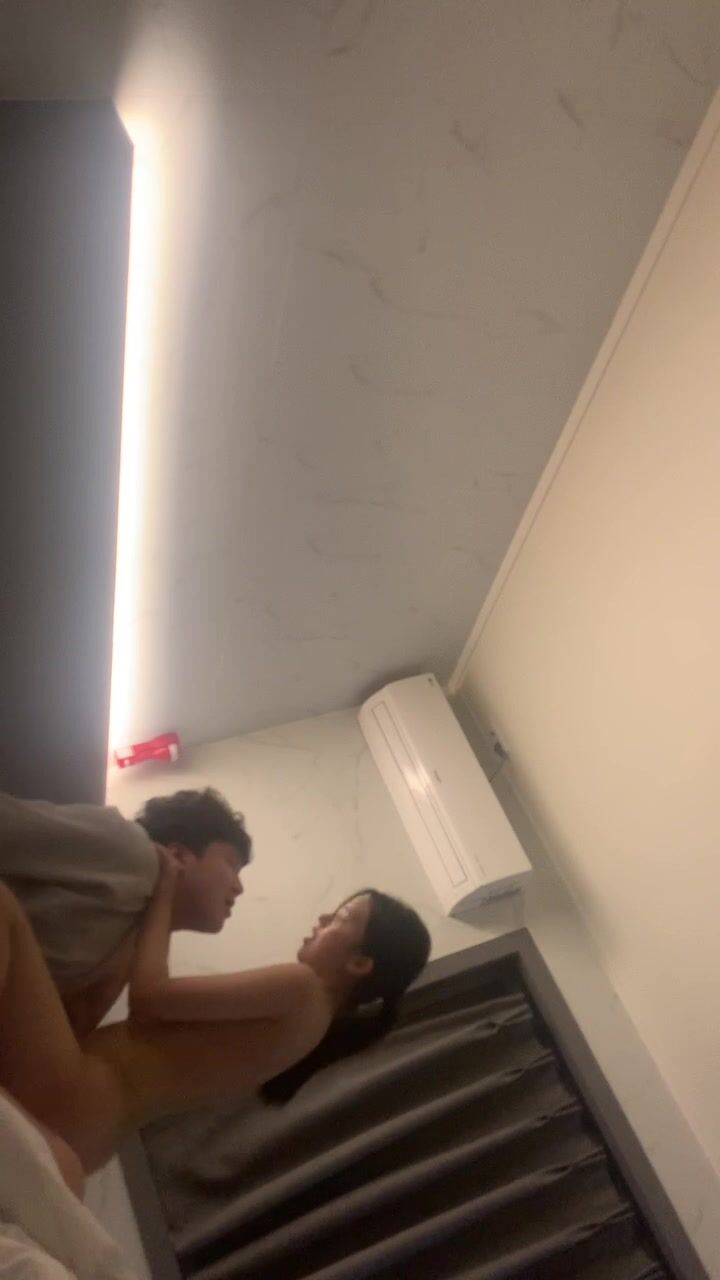 得此女，何求其他，臀部坐骑腰射，摇的男友不停爽叫！