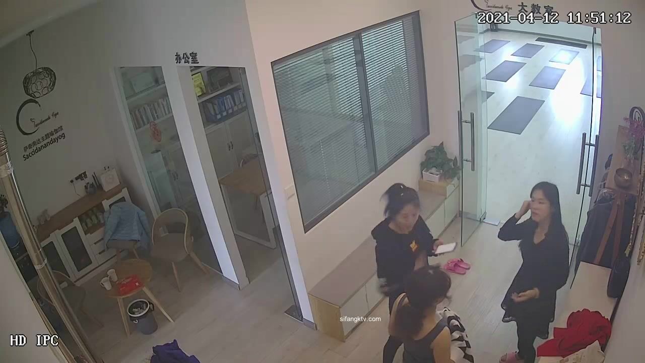 上海萨奇南达瑜伽馆破解监控偷拍少妇们换衣第二弹