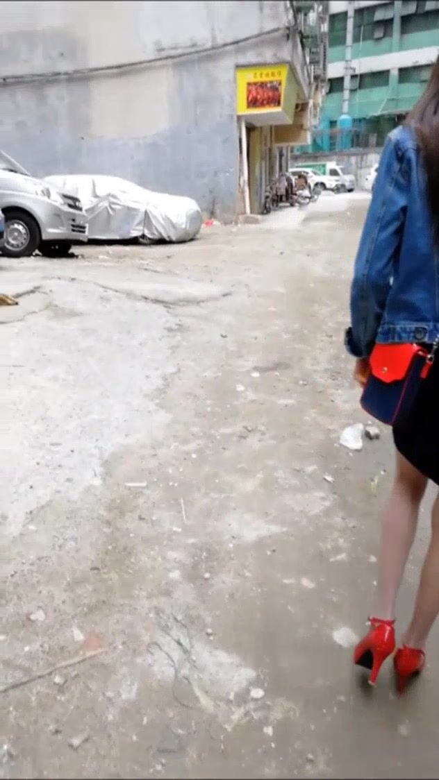 约操饭店老板娘，太他妈得劲啦，红高根、肉色丝袜、黑内裤、阴毛浓密，’今天干了你两次，爽啊‘，’以后常来啊‘，对白精彩、真实！