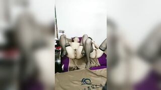 女人爱装纯足疗店勾搭黑丝制服女技师玩双飞，全程露脸