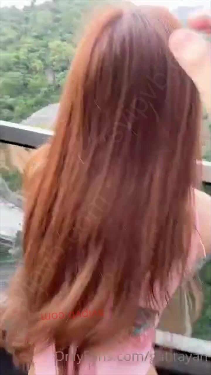 劲爆核弹！最新流出马来西亚电竞主持女神颜妃▌Gatitayan ▌色痞男友天台调教女神 尽情展现被后入的尤物