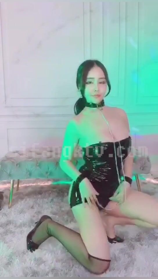 虎牙骚气女主播【花岛主】最新流出私拍定制 SM情趣微露下体巨乳肥臀超诱惑